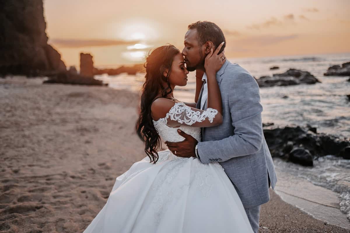 After Wedding Shooting Frankreich Ile de la Reunion Beach wedding Hochzeitsfotograf Mühlacker Destination Wedding Photographer Germany Strandhochzeit Fotograf Baden-Württemberg Sunset wedding shooting